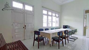 Villa Rose Gunung Bunder by Ruang Nyaman