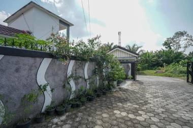 OYO 1266 Green Palm Kostel Syariah