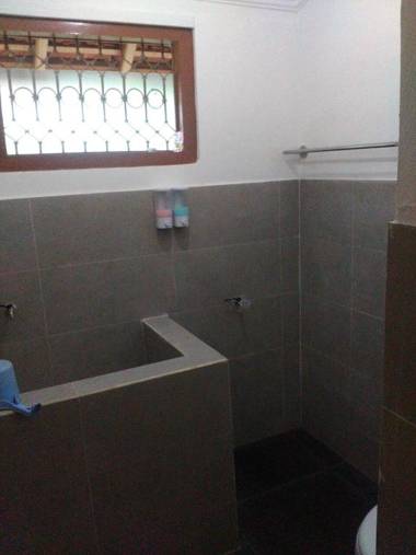 RedDoorz @ Letjend S. Parman Pacitan