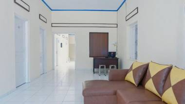 RedDoorz Syariah At Griya Soeratin Pacitan