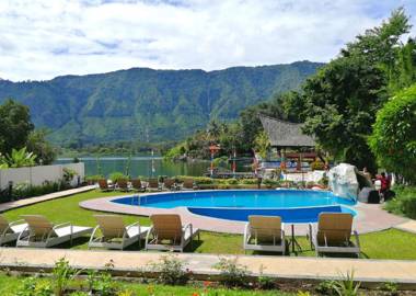 Zoé’s Paradise Waterfront Hotel