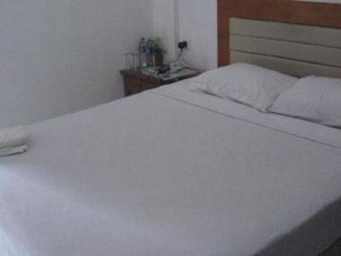 Hotel New Season and Cafe