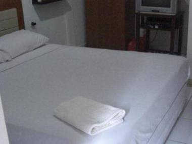 Hotel New Season and Cafe