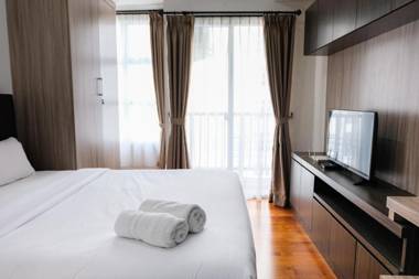 Minimalist Studio Saveria Apartment By Travelio