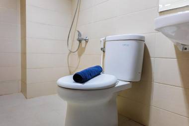 Minimalist Studio Saveria Apartment By Travelio