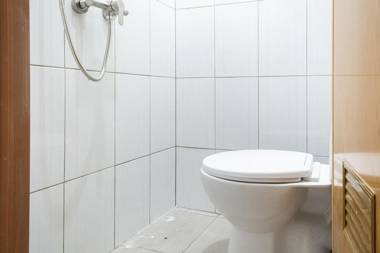 RedDoorz Plus @ Otista Raya Ciputat