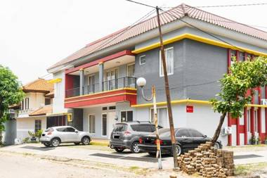 RedDoorz near Siloam Karawaci 3