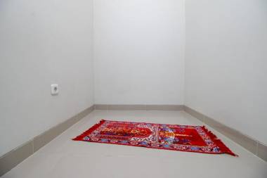 RedDoorz Plus near Soekarno Hatta Airport Taman Mahkota