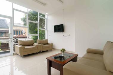 RedDoorz Plus near Eka Hospital BSD 5