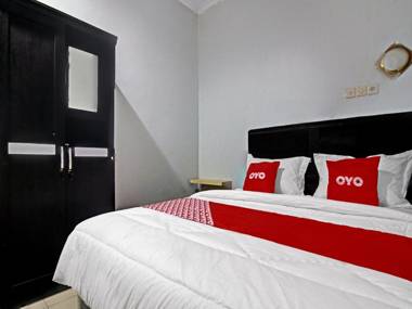 OYO 90353 Dewi Guesthouse