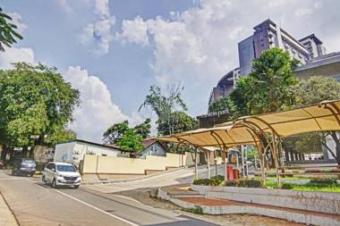 OYO 90330 Sultan Premiere Easton Park