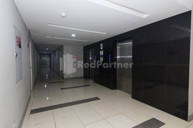 RedLiving Apartemen Skylounge Tamansari Vanez Room