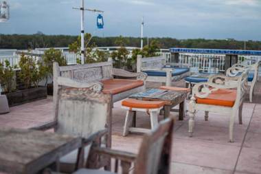 Paras Paros Marina Lodge