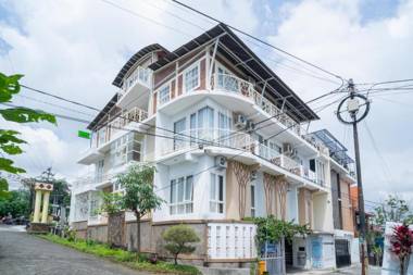 Urbanview Hotel Omah Anin Batu