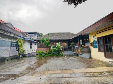 RedDoorz near Batu Love Garden