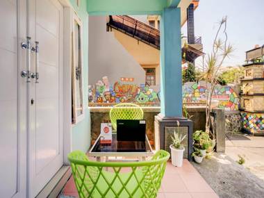 OYO 90284 Villa Biru