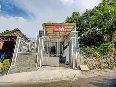 OYO 90472 Villa Dua Dua