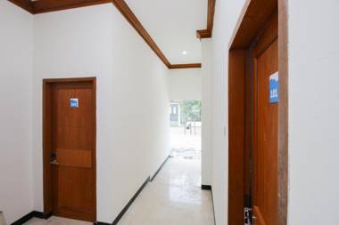 RedDoorz Plus At Panorama Villas Batu