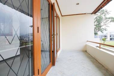RedDoorz Plus At Panorama Villas Batu