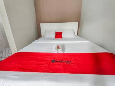 RedDoorz near Alun Alun Batu 2