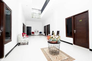 OYO 1611 Four D'home