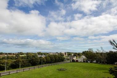 Coral Gables Guesthouse & Campervans