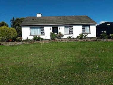 Room in Apartment - 1 Bedroom In A Homely Home With A Lovely Farm