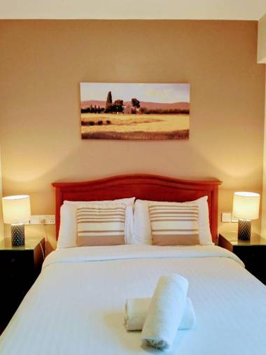 Thirteen On The Green - Eyre Square