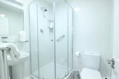 Tom Dick and Harriet's Accommodation