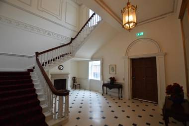 Henrietta Suites City Centre