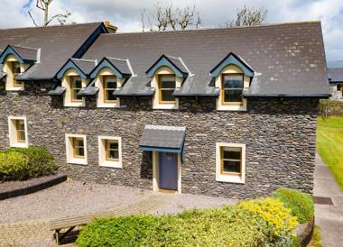Dingle Courtyard Cottages 4 Bed