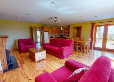 Dingle Courtyard Cottages 4 Bed