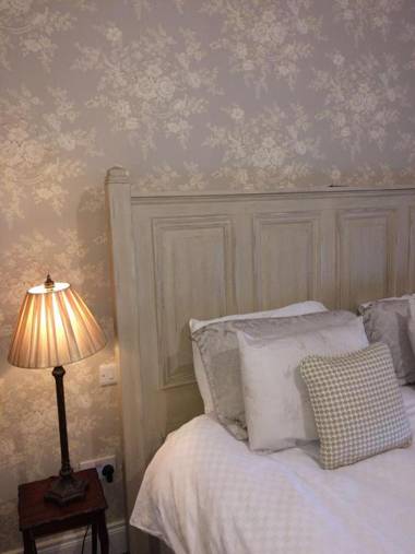 Riverbank Country Pub and Guesthouse