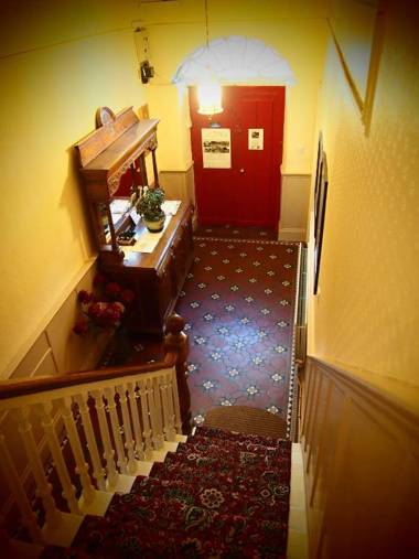 Cashel Town Center INN