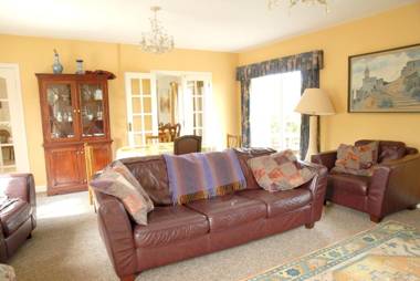 5 bedrooms house at Co Kerry 500 m away from the beach with sea view enclosed garden and wifi