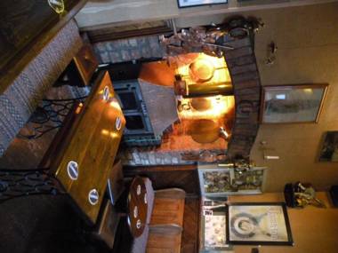 Buggle's Pub and Accommodation