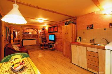 Under the Walnut Tree Shade Lodge