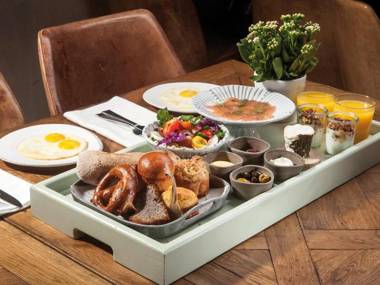 Luxury Apartment on the Lake