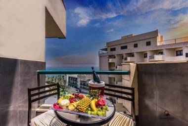 Turists Vacation Sea of Galilee