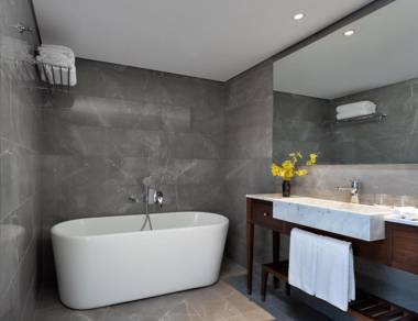 Crowne Plaza Tel Aviv Beach an IHG Hotel