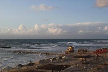 Ocean Front 2BR in Sea Hotel by HolyGuest