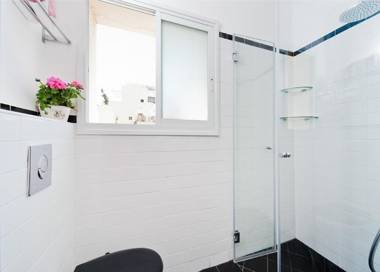 Modern Apt w/ Balcony Near The Beach by Sea N' Rent