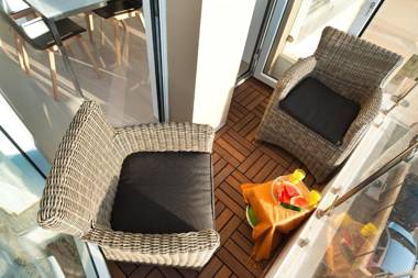 Stunning Apt w/ Balcony & Sea View by Sea N' Rent