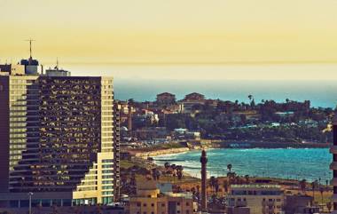 Beautiful 2BD Apt with Balcony by Sea N' Rent