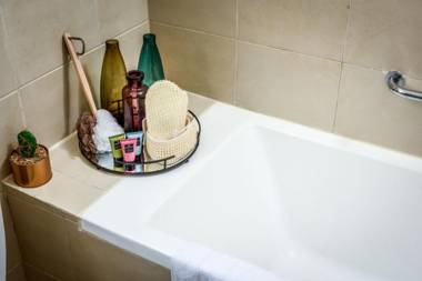 Beautiful 2BD Apt with Balcony by Sea N' Rent