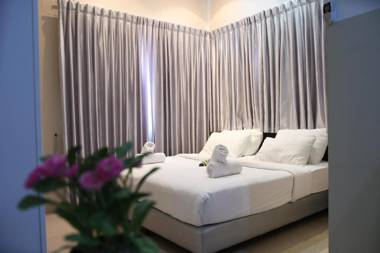 Crown Sea Apart Hotel