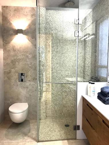 Luxurious by the Beach Apartment with Garden