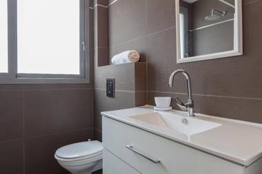 Best Location Luxuous 2BR Sea View w/parking