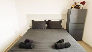 Design 2 Bdr Apartment Florentine #TL15