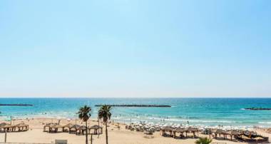 Luxury Apts 5-min Walk to Gordon Beach by Sea N' Rent